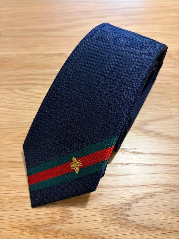 Gucci Nueva Corbata Sin Usar Azul Marino Color Sólido 100% Seda Hecha en Italia Línea Jerez Foto 1 de 4