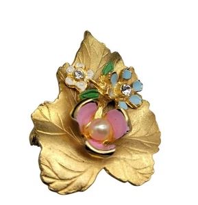 Vintage Lily Pad Brooch Floral Enamel Rhinestones Faux Pearl Gold Tone - Picture 1 of 8