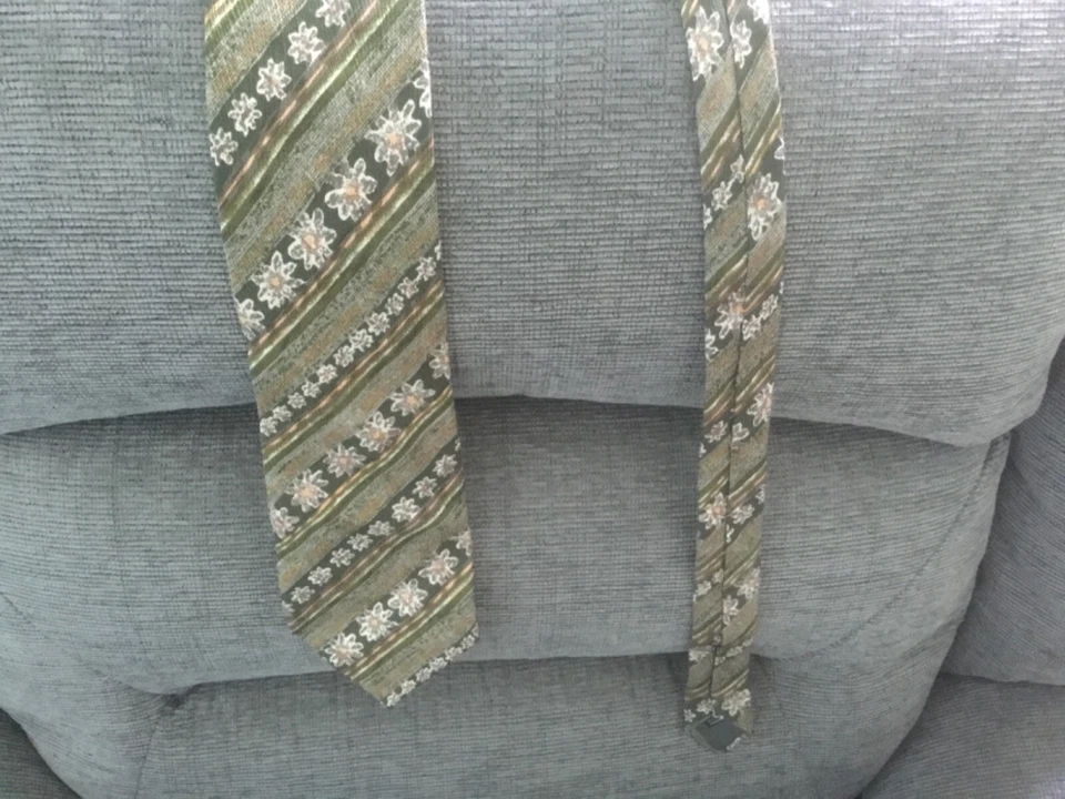 CORBATA PRIMAVERA JAEGER 100% SEDA FLORAL 57” EXCELENTE ESTADO Foto 1 de 4