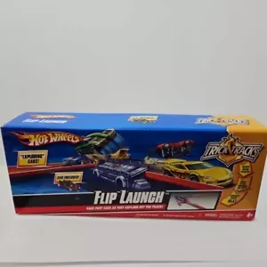 New! Mattel Hot Wheels Flip Launch Playset 2009 - Picture 1 of 4
