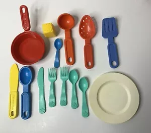 Fisher Price Play Kitchen Utensils, Fry Pan, Plate & Salt Shaker Vintage - Picture 1 of 3