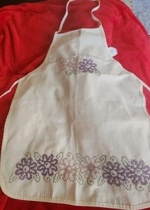 Innovo Cotton & Polyester Apron Hand Embroidered Pink & Purple Flowers USA - Picture 1 of 6