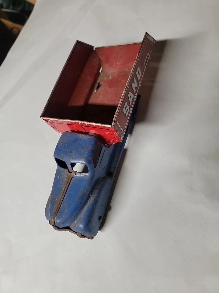 Caminhão de aço prensado vintage Marx areia e cascalho versão cinza e vermelha - Imagem 1 de 4