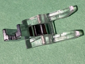 Máquina de coser Euro Pro caña baja transparente punta abierta bordado pie apto para muchos modelos - Imagen 1 de 6