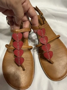 Brighton AMAR Zehenstegsandale rot Leder Herzen Schuhe Größe 7 M - Bild 1 von 11