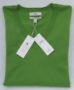 LADIES MARKS & SPENCER BRIGHT GREEN V NECK EXTRA FINE MERINO WOOL JUMPER SIZE L - Picture 1 of 8