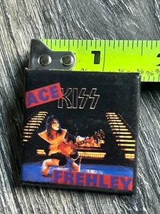 KISS BUTTON Pin Badge Love Gun Alive 2 Tour Ace Frehley 1.5 Aucoin Vintage Kiss - Picture 1 of 2