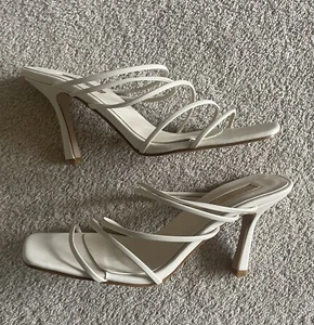 BiLLiNi Selene Bone Strap Straps Size 37/AU 7 New With Box - Picture 1 of 8