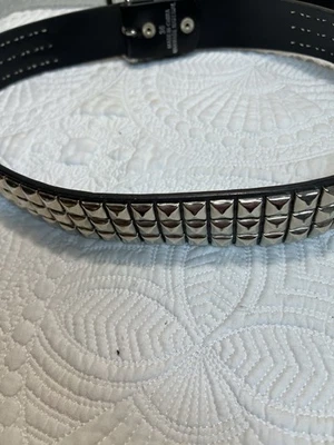 Hot Topic Tres Filas Pirámide Tachonado Cinturón Punk Gótico Para Hombre Talla 36 Foto 1 de 4
