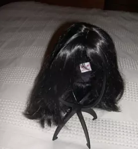 WOMEN'S MEDIUM SHORT BLACK WIGS REVLON WIGS ACCESSORIES COOL GIFT PRESENT - Bild 1 von 3