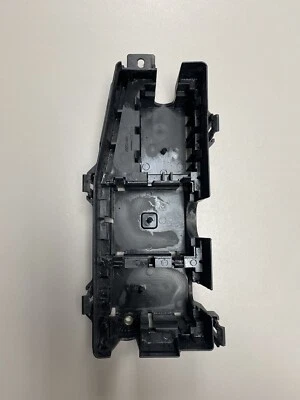 SATURN VUE 2008-2009 2,4 L debajo del capó relé caja de fusibles inferior Foto 1 de 3