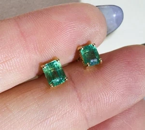 Aretes de oro amarillo sólido y esmeralda natural de 18 quilates de 1 quilate 5x4 mm - Imagen 1 de 6