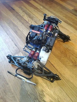 Traxxas Revo 2.5r Chassis Roller Slider 1/10 Nitro Rc Truck - Great Condition - Image 1 of 4