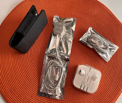 RARO! Apple iPod 1ª Generación Paquete de Accesorios - Control Remoto Sellado y Auriculares + Estuche Foto 1 de 4