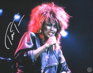 Tina Turner Autographed Signed IN CONCERT 8x10 Photo with COA/Matching Hologram - Imagen 1 de 1
