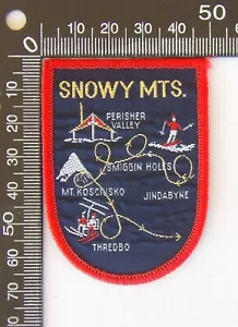 VINTAGE SNOWY MOUNTAINS SNOW SKIING SOUVENIR PATCH WOVEN CLOTH SEW-ON BADGE - Picture 1 of 1
