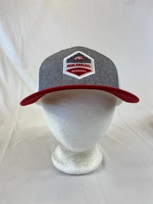 Gorra de béisbol Arkansas Razorbacks Snapback sombrero malla espalda ropa informal universitaria Foto 1 de 4
