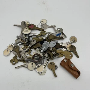 Large Lot Of ~50 Vintage Keys  - Picture 1 of 3