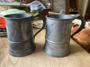 Par de jarras de peltre John Warne vintage H6" ¡RARAS! Propulsor de exhibición industrial - Imagen 1 de 11