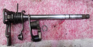 TT250J  1982  selector shaft and pawl.  vmx  vinduro - Picture 1 of 2