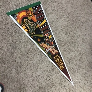 NBA Seattle Sonics Vintage Años 90 Logotipo Equipo Banderín de Baloncesto 3 Edición Nuevo - Imagen 1 de 6