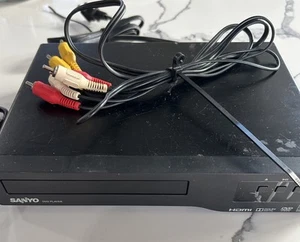 Sanyo DVD Player with cords EXCELLENT WORKING CONDITION - Picture 1 of 4