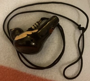 Orcarina 6 hole Magpie Carved Wooden Bird W Bl String Necklace Bl & Wh 2x2.5 EUC - Picture 1 of 12