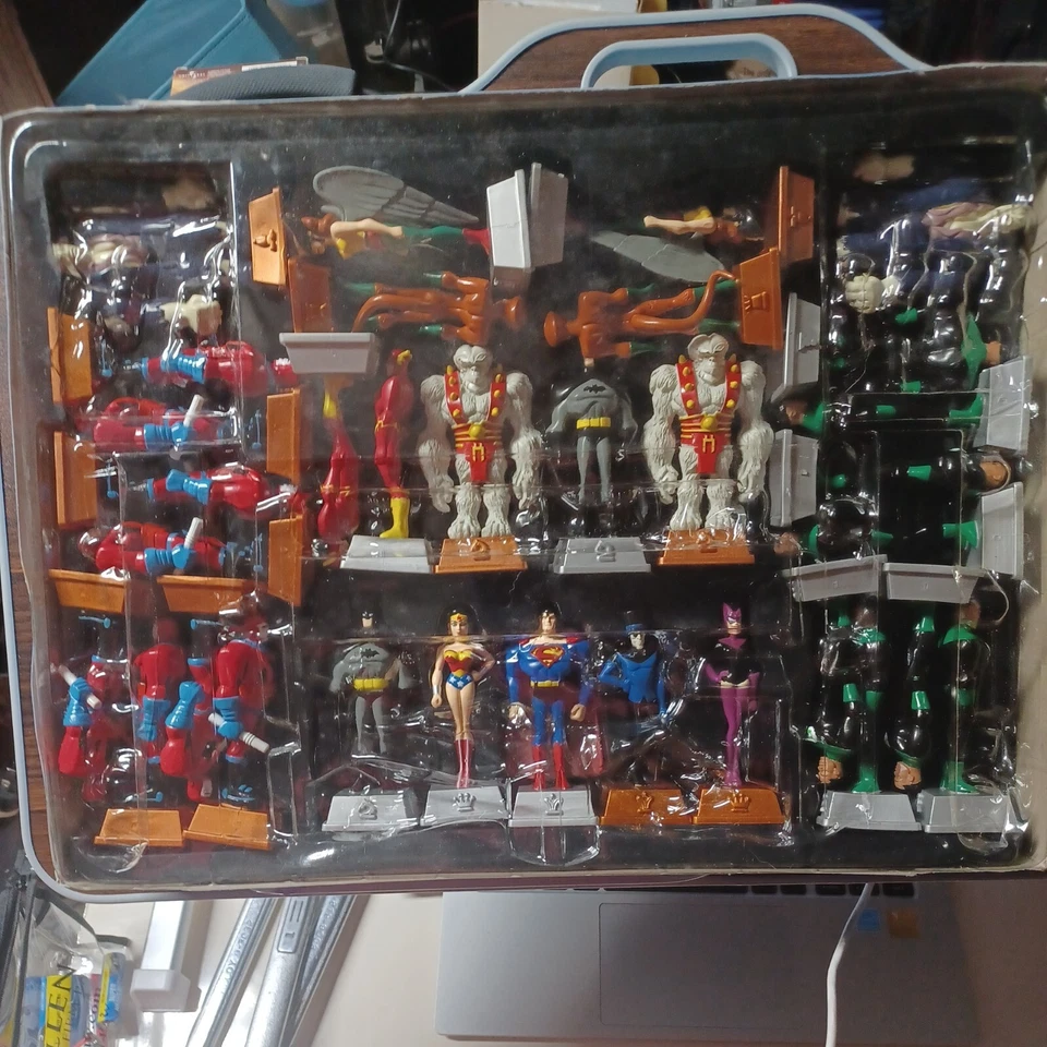 Rare Justice League Adventures JLA Chess Set 2004 Complete with box and board - Image 1 of 4