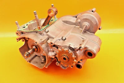 2001 - 2002 Suzuki Rm250 Rm 250 Bottom End Engine Crank Cases Transmission Foto 1 de 4