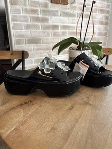 Crocs STOMP HYPER FLORAL HIGH SHINE SLIDE Clogs Shiny Black Unisex M8/W10 NEW - Picture 1 of 8