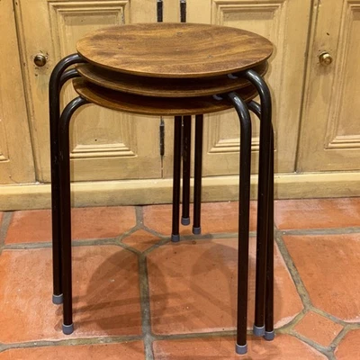 JUEGO DE 3 TABURETES DANESES DE PUNTO AÑOS SESENTA ESTILO ARNIE JACOBSEN ASIENTO DE CAPA INDUSTRIAL (FR) Foto 1 de 4