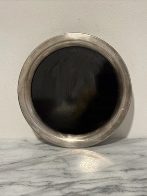"Bandeja laminada de madera negra sintética redonda plateada vintage EALES 1779 9""" Foto 1 de 4