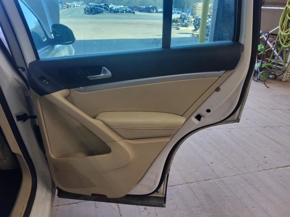 TIGUAN    2013 Door Trim Panel Rear 417358 - Image 1 of 1