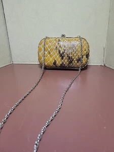 Vintage elegante Patent Leder Geldbörse mit geprägtem Druck hat abnehmbare Tropfen in. Kette - Bild 1 von 19