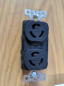 Cooper WD4700 15 Amp 125 VOLT L5-15R RECEPTACLE - Picture 1 of 2