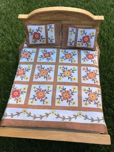 Dollhouse Miniatures bedspread comforter blanket with 2 pillows 1:12 scale #P010 - Picture 1 of 3