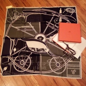 HERMES Carre Project de Voiture Kutsche Neu Schwarz/Oliv/Weiß Neu mit Etikett mit BERGDORF-Etikett - Bild 1 von 8