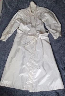 Maggie Lawrence Collection Sz 8 Duster Jacket Rubberized Backing Shiny White Vtg - Image 1 of 4