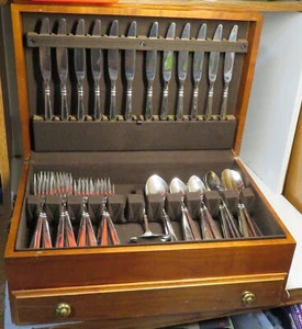 64 pc Oneida EASTON Cube Stainless Flatware 12 Place Setting Fork Knives Spoon + - Picture 1 of 24