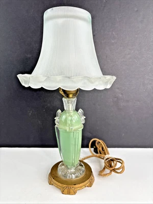 Vintage 1930's Art Deco Glass Table Lamp Glass Ribbed Ruffled Shade Green 15" - Image 1 of 4