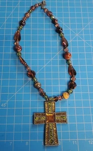 Collar Gargantilla Colgante Cruz Cristiana Con Cuentas Amarillo Marrón Único  - Imagen 1 de 4