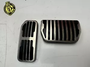 2018-2024 LAND RANGE ROVER VELAR L560 ACCELERATION & BRAKE PEDAL PADS OEM - Picture 1 of 6