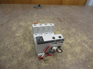 Base supresora de sobretensiones Cooper Bussmann BSPM4208WYNGR usada - Imagen 1 de 8