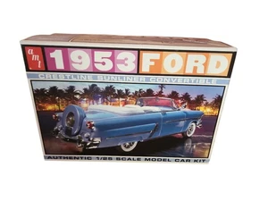 AMT - 1953 Ford Crestline Sunliner Convertible 1:25 Model Kit #1026 - Picture 1 of 2