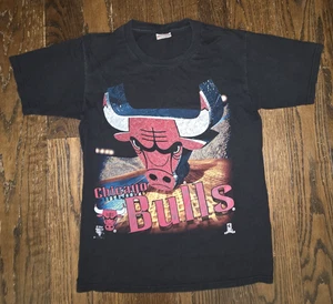 Vintage 90s Chicago Bulls Nutmeg Shirt 3D LOGO Size Large Made in USA - Picture 1 of 8