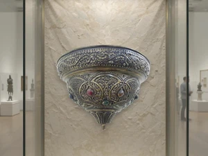 BR283 Museum-Quality Brass Wall Sconce โ A Masterpiece of Artisanal Metalwork - Picture 1 of 6