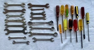 Vintage Tools gemischt Menge 16 Schraubenschlüssel, 12 Schraubendreher - Bild 1 von 14