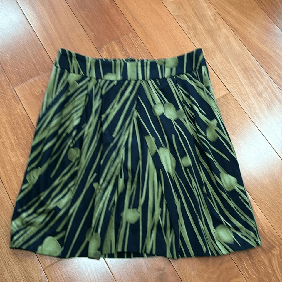 Falda plisada línea A Kenneth Cole Reaction para mujer negra verde floral con cremallera talla 8 Foto 1 de 4