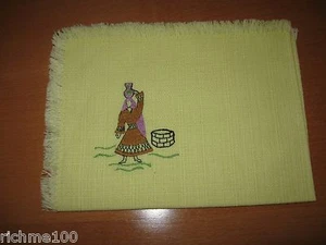 Servilleta de lino amarillo Israel años 50 bordado Biblia Torá Rebeca Judaica - Imagen 1 de 2