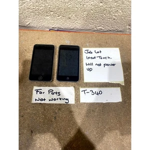 Job Lot of 2 Apple iPod Touch (2nd Gen) A1288 MP3 Media Player 8GB - (For Parts) - Picture 1 of 8